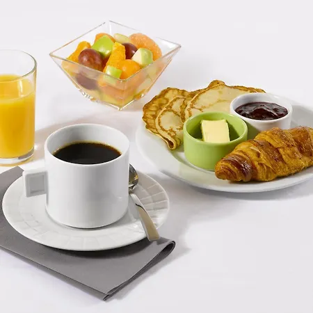 Hotel Campanile Centre - Berges Du Rhone 3*