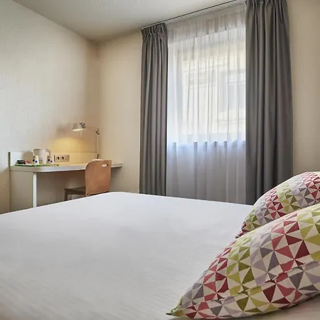 Hotel Campanile Centre - Berges Du Rhone 3*