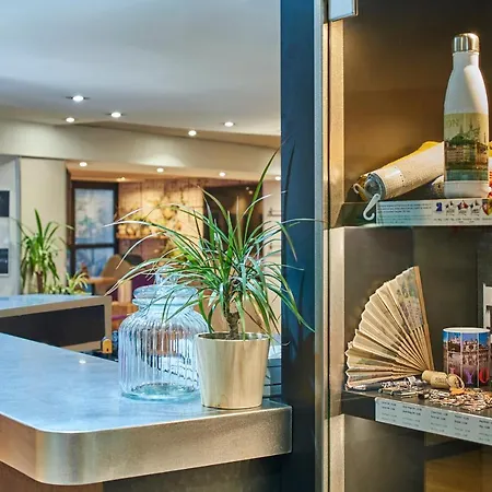 Campanile Centre - Berges Du Rhone Hotel 3*