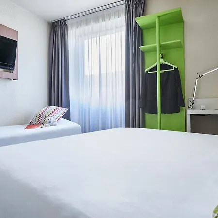 Campanile Centre - Berges Du Rhone Hotel 3*