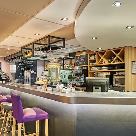 Campanile Centre - Berges Du Rhone 3*