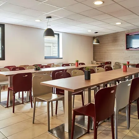 Campanile Centre - Berges Du Rhone Hotel 3*