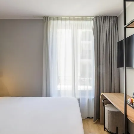 Campanile Centre - Berges Du Rhone Hotel 3*