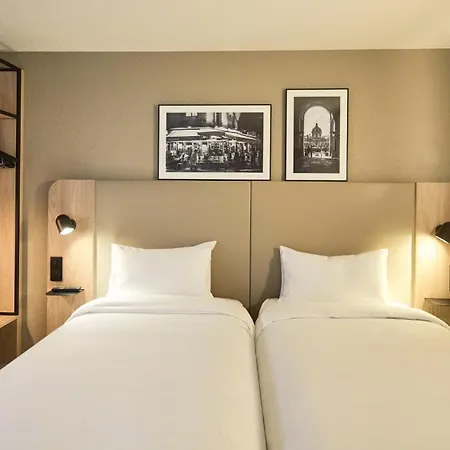 Hotel Campanile Centre - Berges Du Rhone 3*