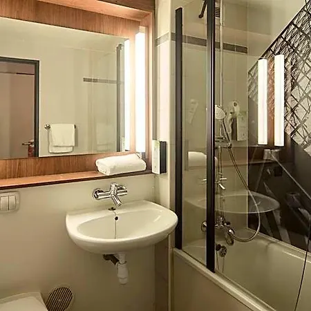 Campanile Centre - Berges Du Rhone Hotel 3*