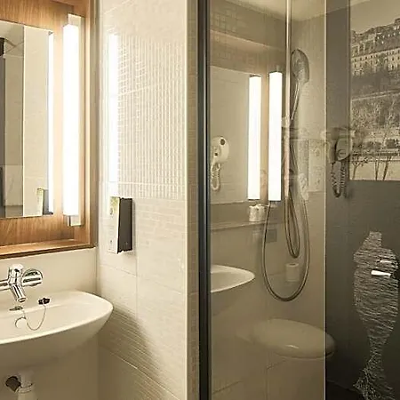 Hotel Campanile Centre - Berges Du Rhone Lyon