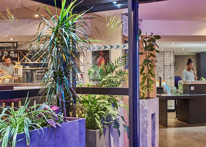 Campanile Centre - Berges Du Rhone Отель 3*
