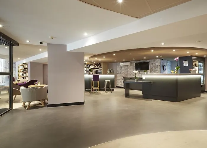 Campanile Centre - Berges Du Rhone Hotel 3*