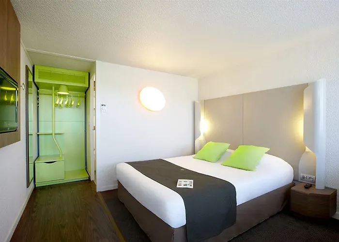 Hotel Campanile Centre - Berges Du Rhone 3*
