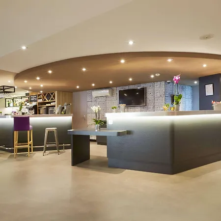 Отель Campanile Centre - Berges Du Rhone