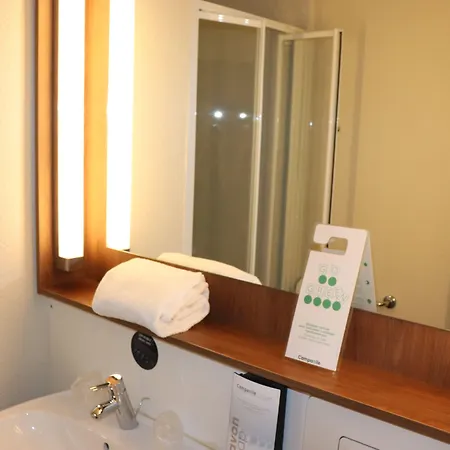 Campanile Centre - Berges Du Rhone Отель 3*