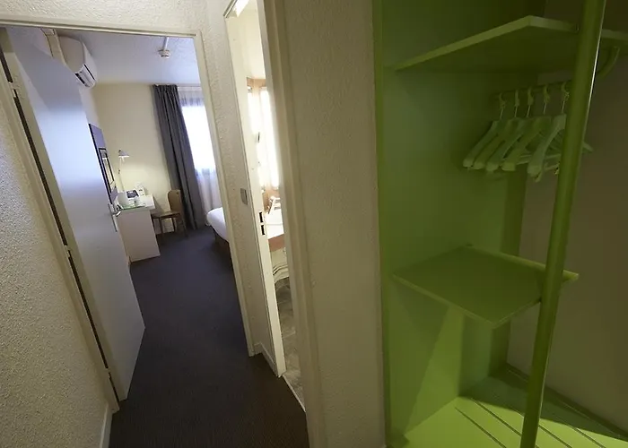 Campanile Centre - Berges Du Rhone Отель 3*