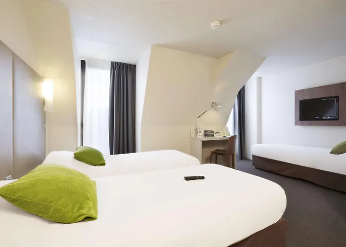 Hotel Campanile Centre - Berges Du Rhone 3*