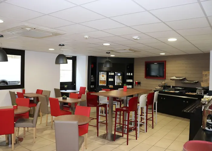 Отель Campanile Centre - Berges Du Rhone 3*