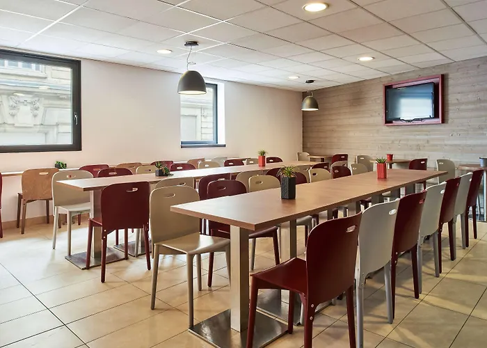 Campanile Centre - Berges Du Rhone Отель 3*