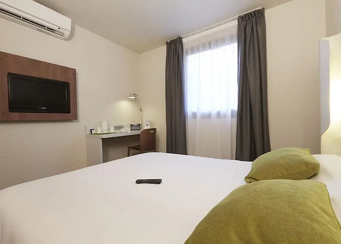 Campanile Centre - Berges Du Rhone Hotel 3*