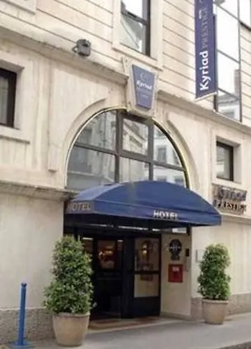 Hotel Campanile Centre - Berges Du Rhone