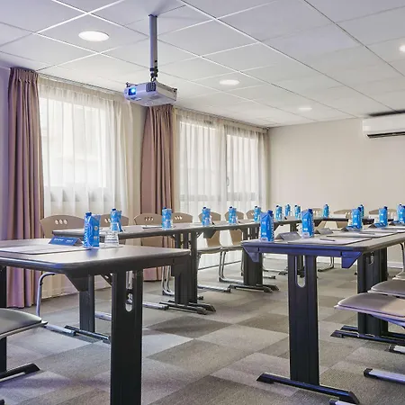 Hotel Campanile Centre - Berges Du Rhone 3*