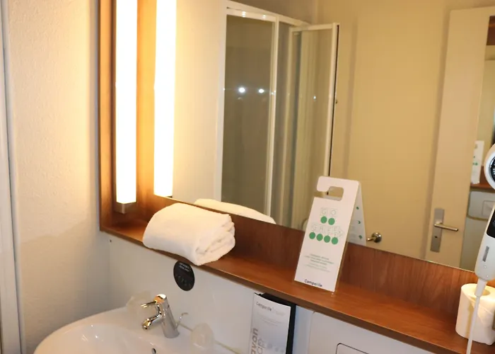 Campanile Centre - Berges Du Rhone Hotel 3*
